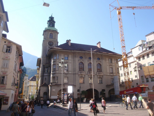 Bozen/Bolzano's main shopping Promenade.